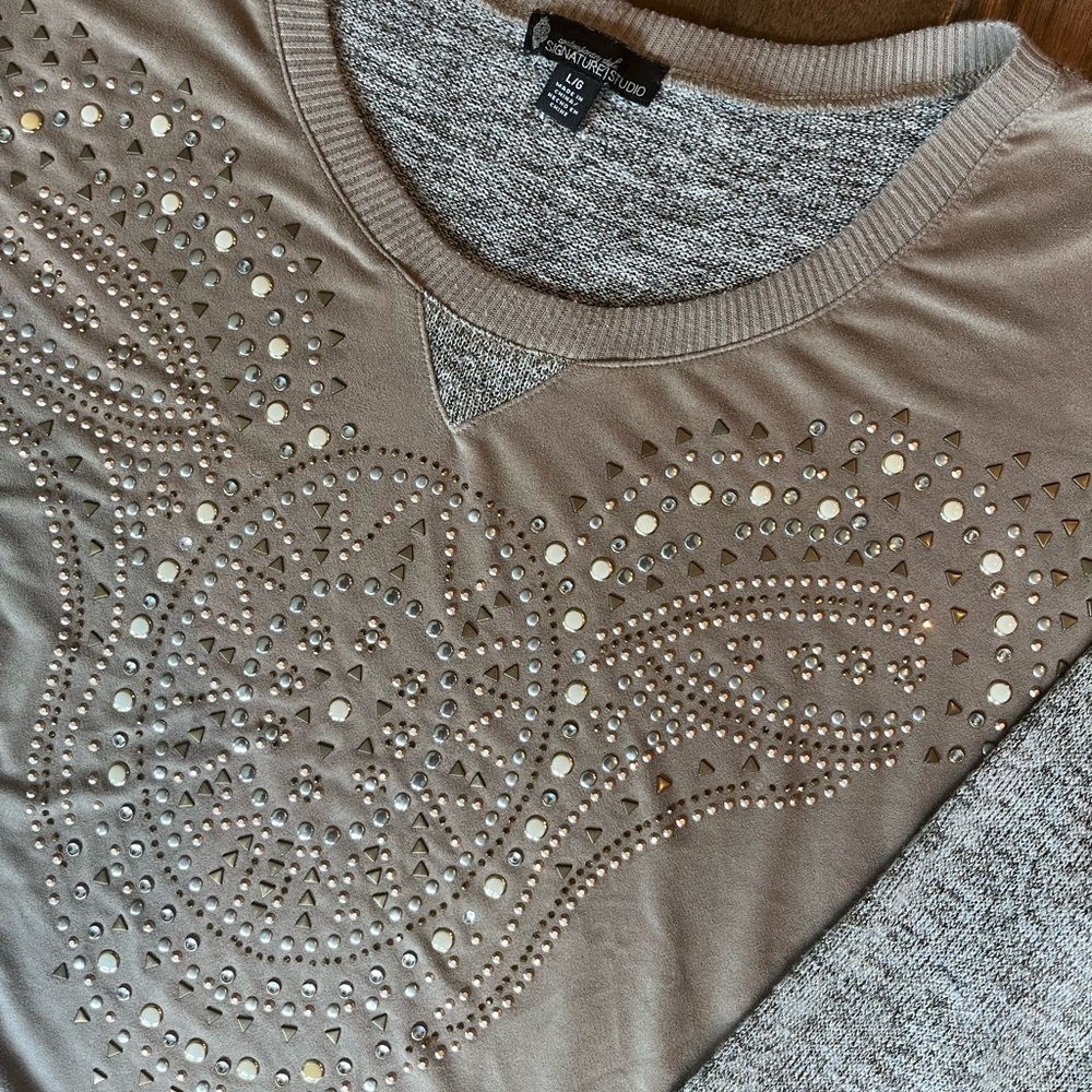 Beautiful blouse/sweater